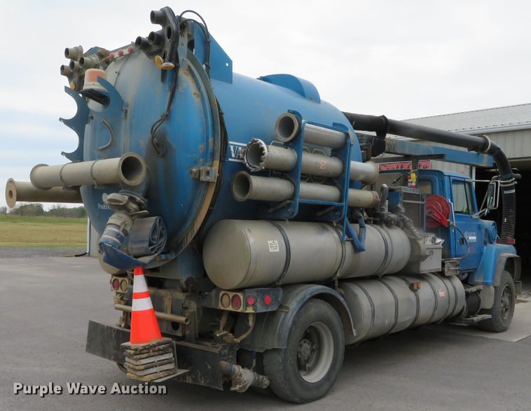 image for item DN5813 1993 Ford LN8000  sewer jetter truck