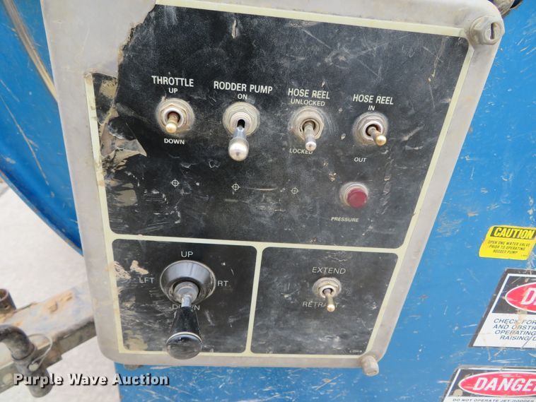 image for item DN5813 1993 Ford LN8000  sewer jetter truck