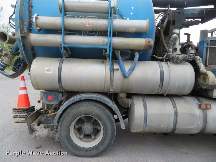 image for item DN5813 1993 Ford LN8000  sewer jetter truck