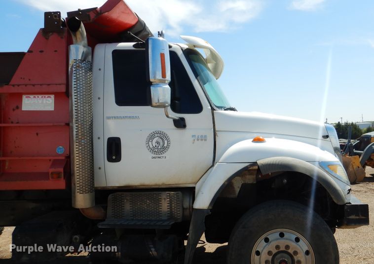image for item ES9656 2006 International 7600  dump truck