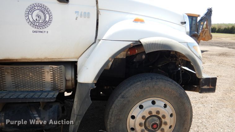 image for item ES9656 2006 International 7600  dump truck