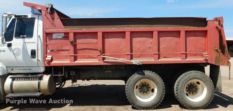 image for item ES9656 2006 International 7600  dump truck