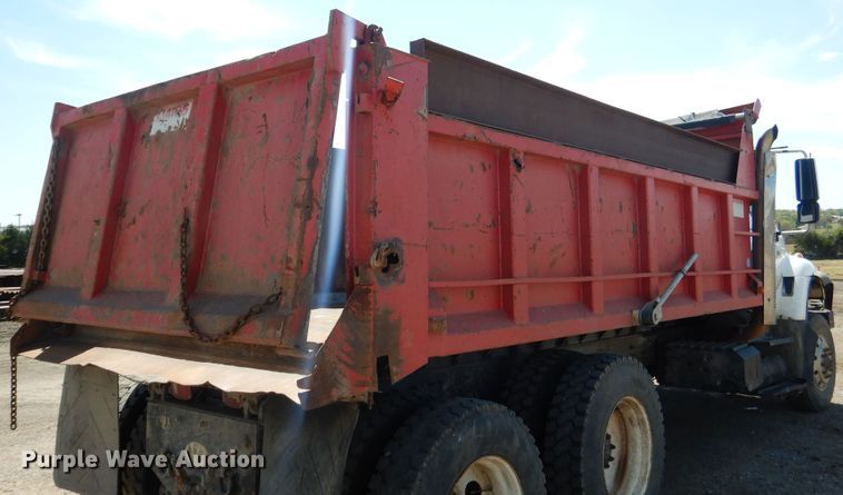 image for item ES9656 2006 International 7600  dump truck