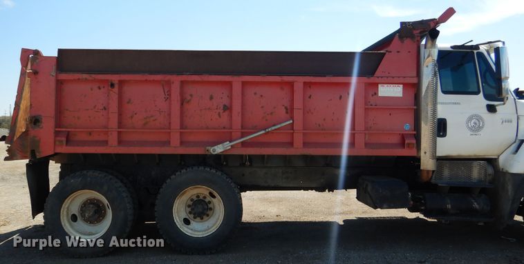 image for item ES9656 2006 International 7600  dump truck