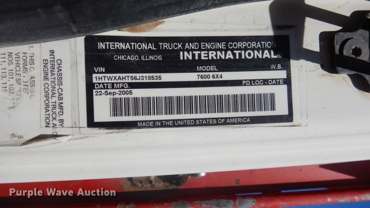 image for item ES9656 2006 International 7600  dump truck