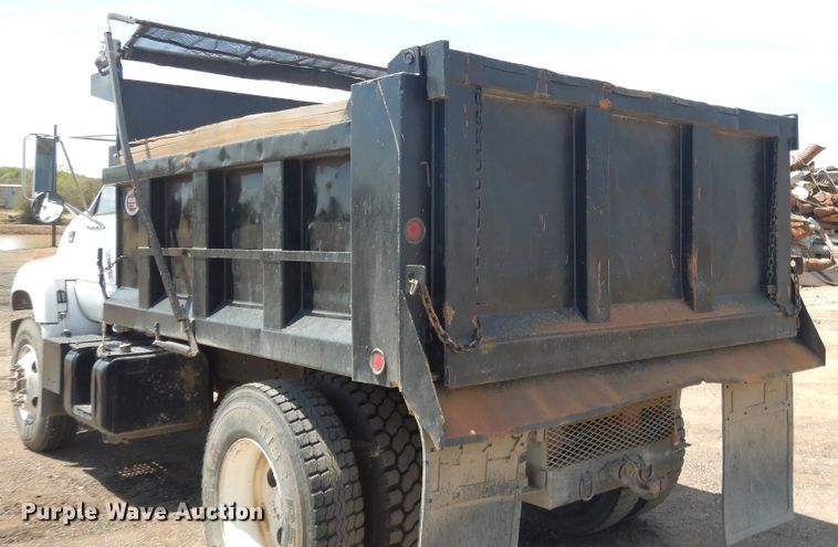 image for item ES9657 1999 Chevrolet C6500  dump truck