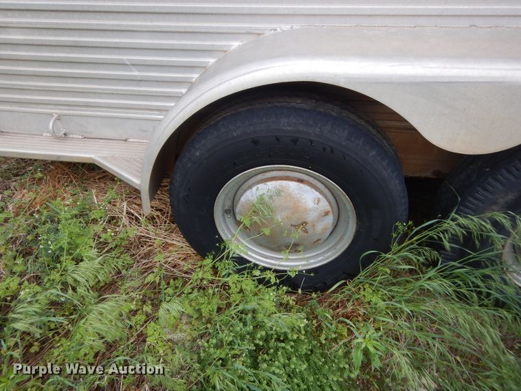 image for item ET9177 1993 Cherokee  livestock trailer