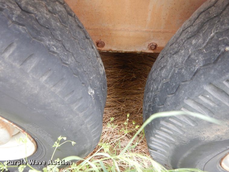 image for item ET9177 1993 Cherokee  livestock trailer