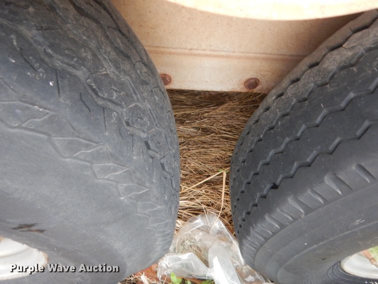 image for item ET9177 1993 Cherokee  livestock trailer