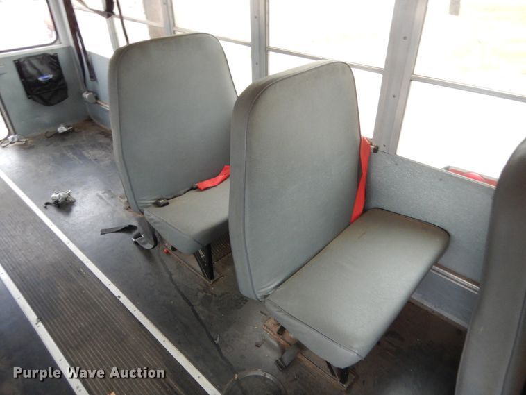 image for item ET9178 2002 Chevrolet Express G3500  school bus