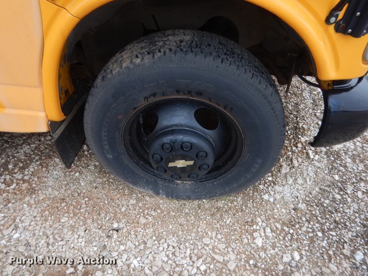 image for item ET9178 2002 Chevrolet Express G3500  school bus