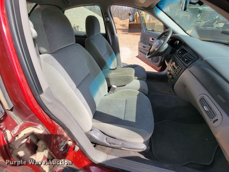 image for item FL9189 2000 Ford Taurus