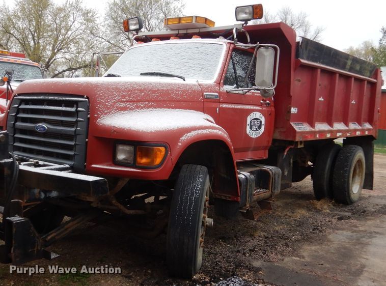 image for item HE9625 1996 Ford F800  dump truck