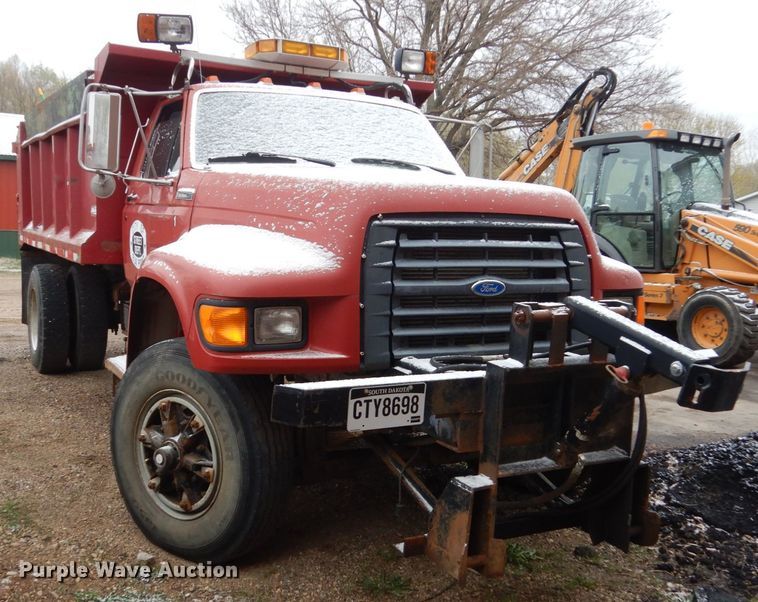 image for item HE9625 1996 Ford F800  dump truck