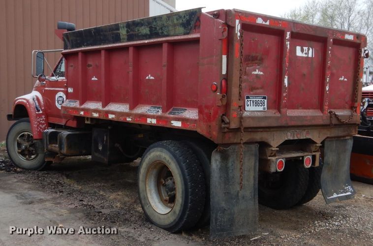 image for item HE9625 1996 Ford F800  dump truck