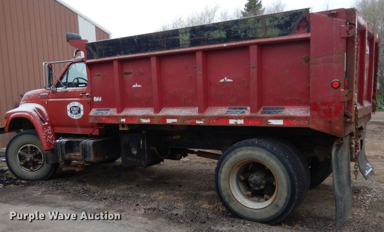image for item HE9625 1996 Ford F800  dump truck