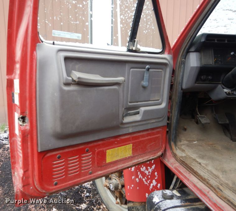 image for item HE9625 1996 Ford F800  dump truck