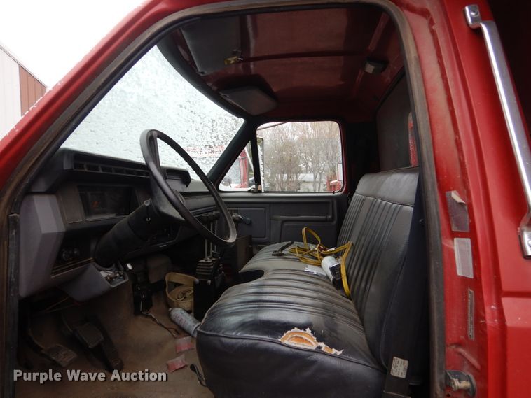 image for item HE9625 1996 Ford F800  dump truck