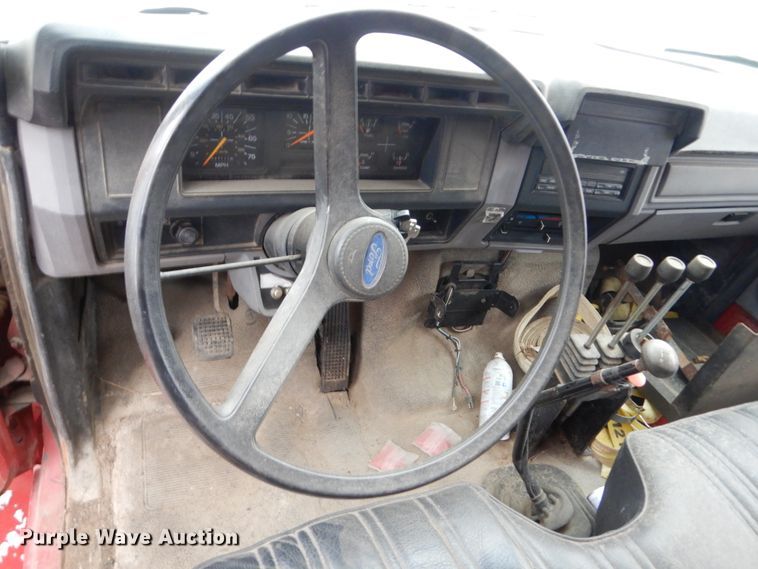 image for item HE9625 1996 Ford F800  dump truck