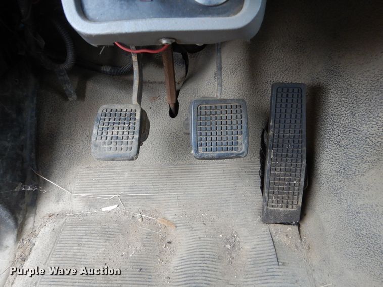 image for item HE9625 1996 Ford F800  dump truck