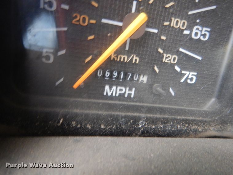 image for item HE9625 1996 Ford F800  dump truck