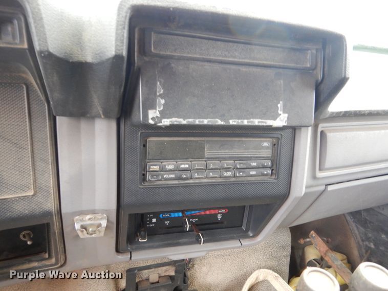 image for item HE9625 1996 Ford F800  dump truck