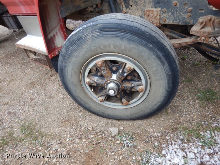 image for item HE9625 1996 Ford F800  dump truck