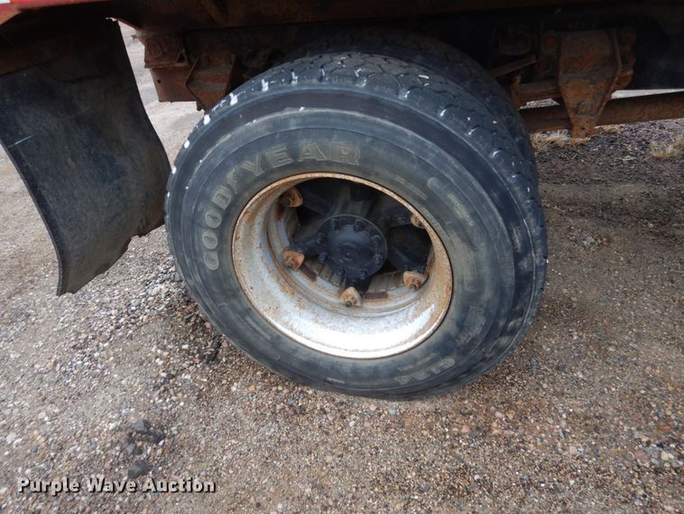 image for item HE9625 1996 Ford F800  dump truck