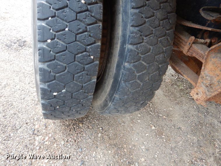 image for item HE9625 1996 Ford F800  dump truck