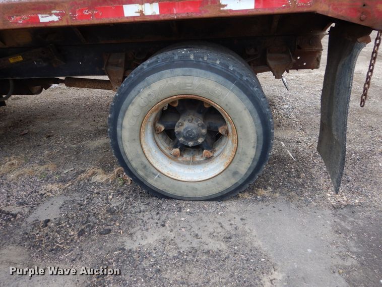 image for item HE9625 1996 Ford F800  dump truck