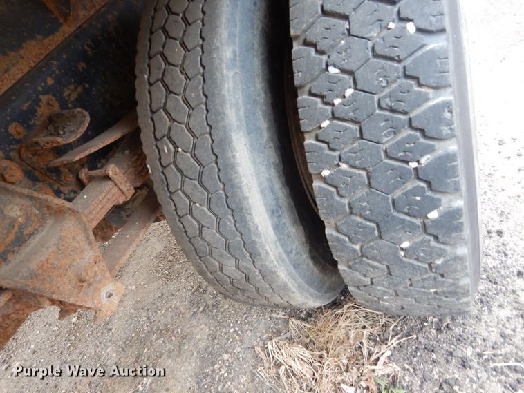 image for item HE9625 1996 Ford F800  dump truck