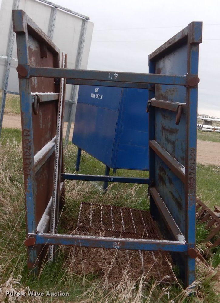 image for item HE9627 (2) trench boxes