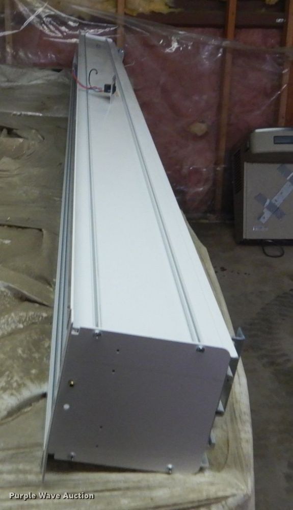 image for item HE9700 Projection screen