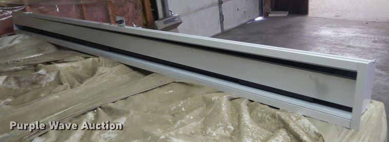 image for item HE9700 Projection screen