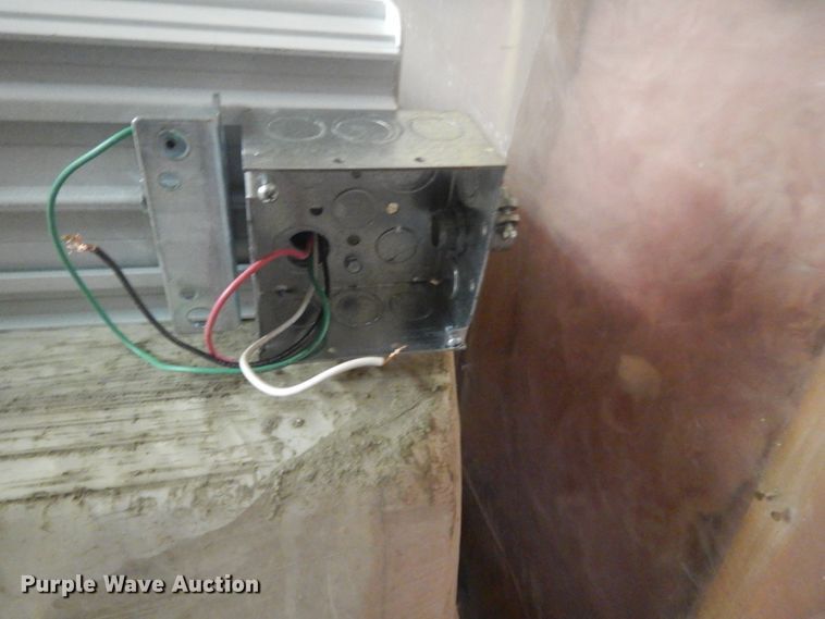 image for item HE9700 Projection screen