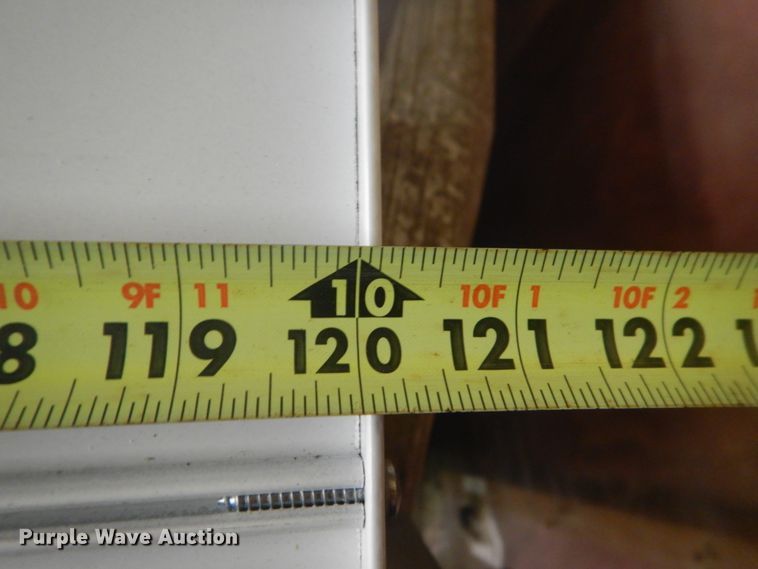 image for item HE9700 Projection screen