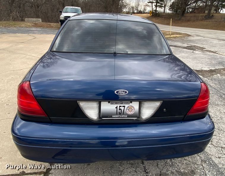 image for item HR9354 2004 Ford Crown Victoria Police Interceptor