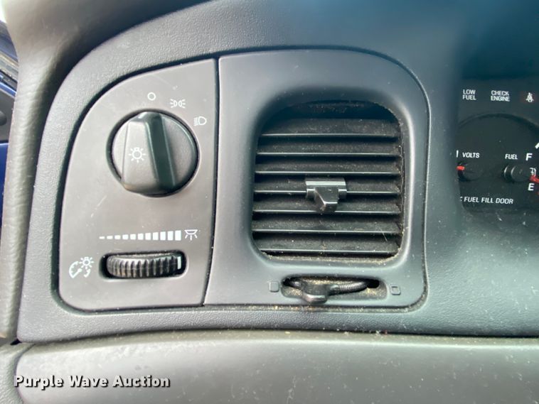 image for item HR9354 2004 Ford Crown Victoria Police Interceptor