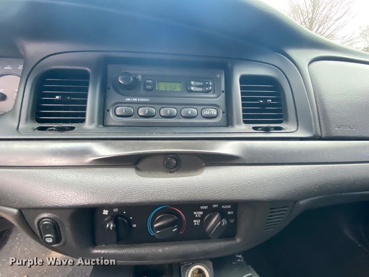 image for item HR9354 2004 Ford Crown Victoria Police Interceptor