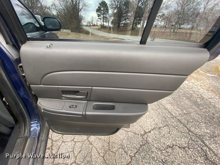 image for item HR9354 2004 Ford Crown Victoria Police Interceptor