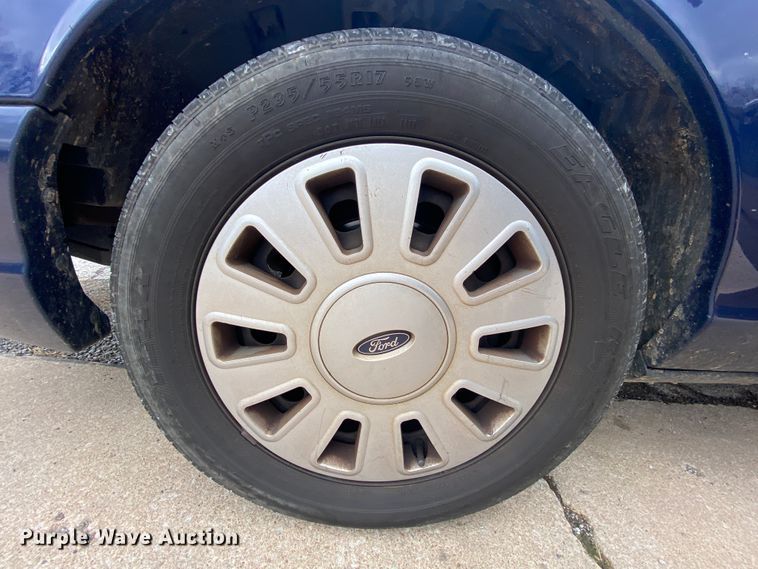 image for item HR9354 2004 Ford Crown Victoria Police Interceptor