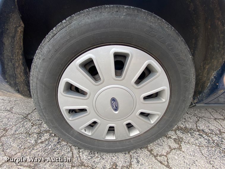 image for item HR9354 2004 Ford Crown Victoria Police Interceptor