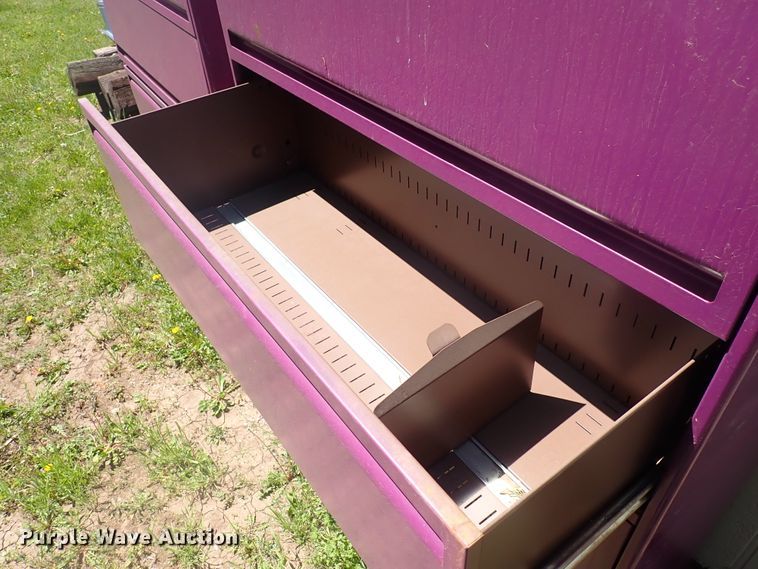 image for item IF9157 (2) metal cabinets