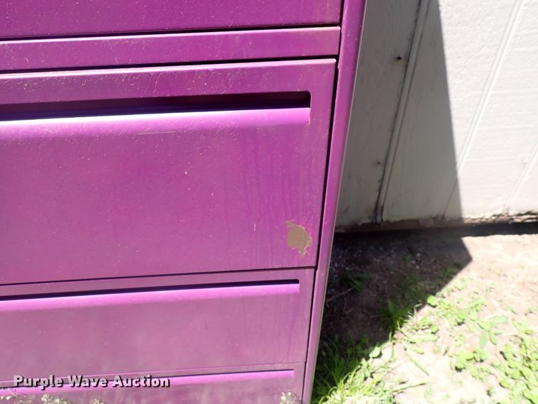 image for item IF9157 (2) metal cabinets