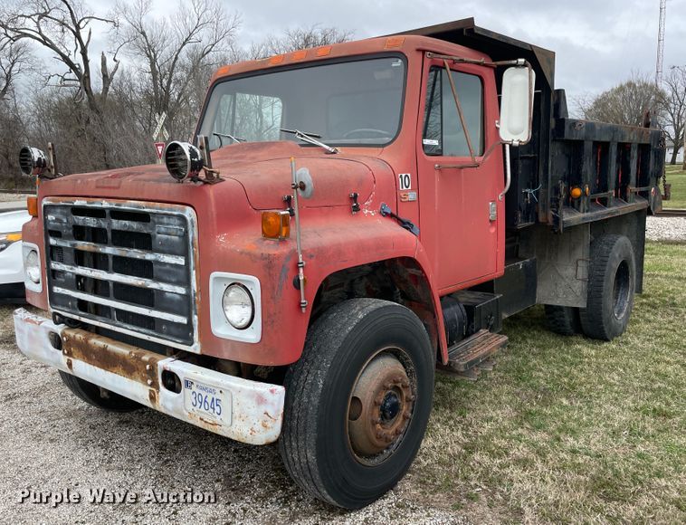 image for item II9328 1985 International 1754  dump truck