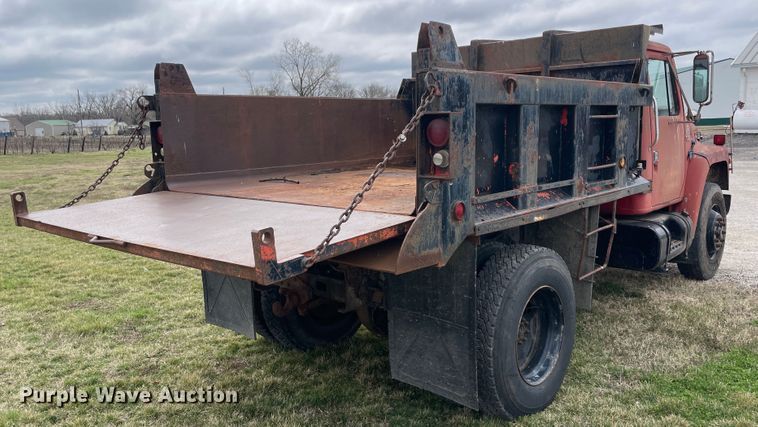image for item II9328 1985 International 1754  dump truck