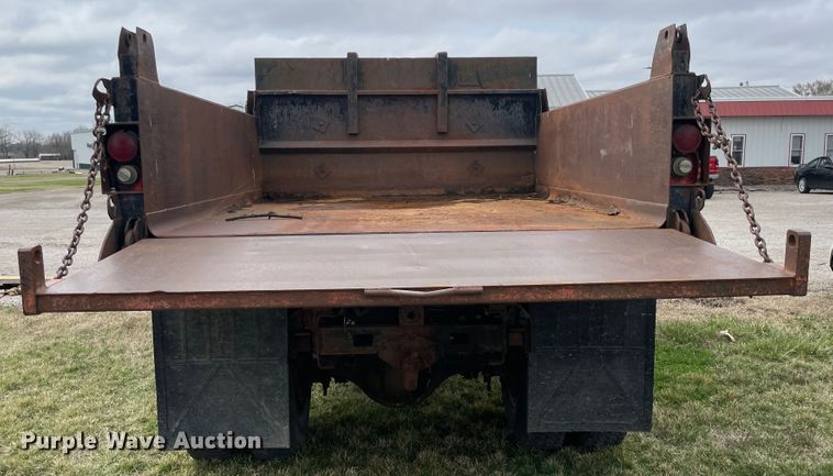 image for item II9328 1985 International 1754  dump truck