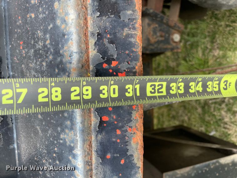 image for item II9328 1985 International 1754  dump truck