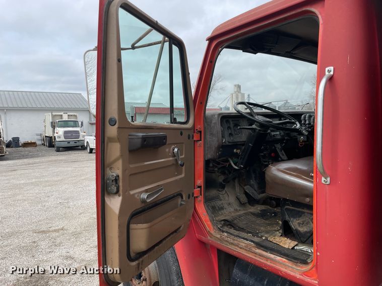 image for item II9328 1985 International 1754  dump truck