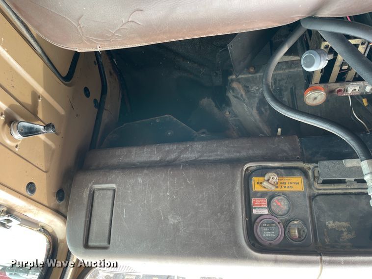 image for item II9328 1985 International 1754  dump truck